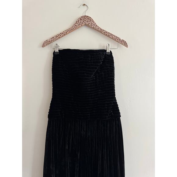 TADASHI COLLECTION Vintage Black Strapless Velvet Gown Size 4 - Picture 3 of 8